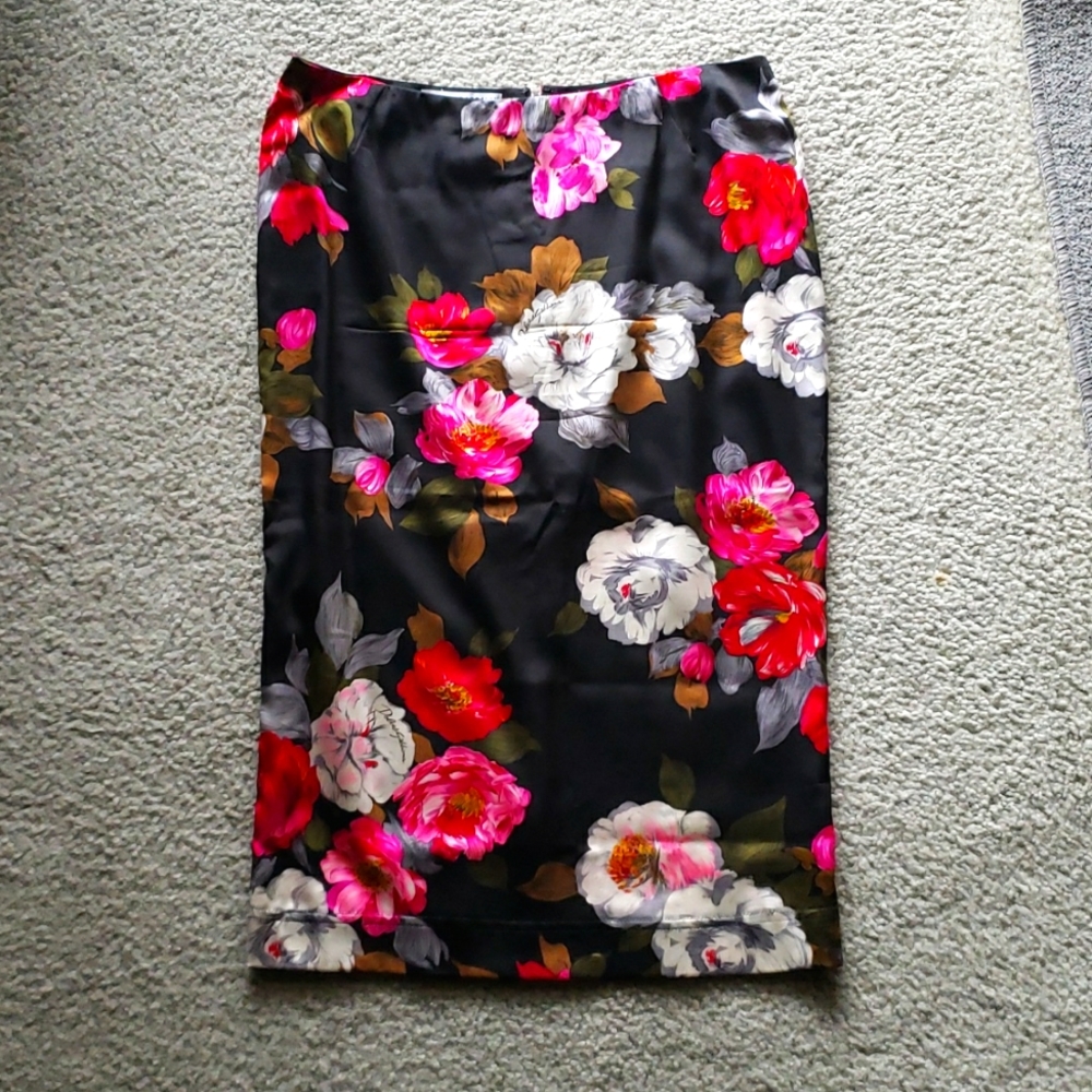 NWT Dolce and Gabbana silk skirt - Sz 42 US